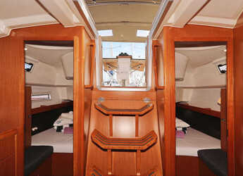 Chartern Sie segelboot in Trogir (ACI marina) - Bavaria Cruiser 37 - 3 cab.