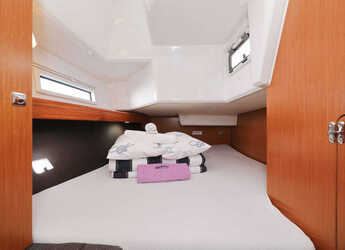 Chartern Sie segelboot in Trogir (ACI marina) - Bavaria Cruiser 37 - 3 cab.
