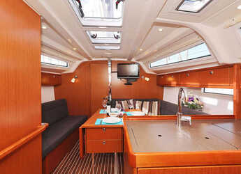 Chartern Sie segelboot in Trogir (ACI marina) - Bavaria Cruiser 37 - 3 cab.
