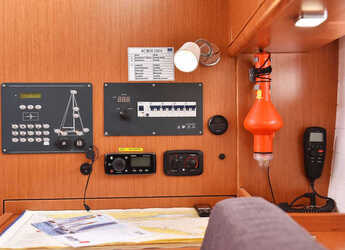Chartern Sie segelboot in Trogir (ACI marina) - Bavaria Cruiser 37 - 3 cab.