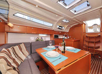 Chartern Sie segelboot in Trogir (ACI marina) - Bavaria Cruiser 37 - 3 cab.