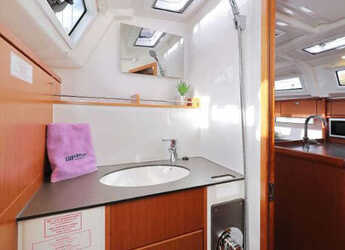 Chartern Sie segelboot in Trogir (ACI marina) - Bavaria Cruiser 37 - 3 cab.