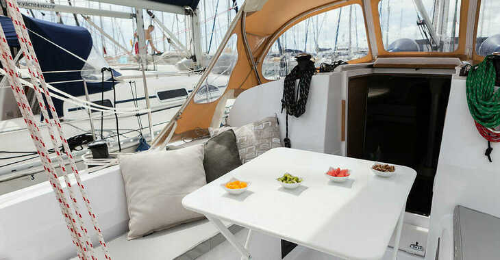 Chartern Sie segelboot in Marina Kastela - Elan E3