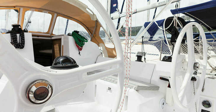 Rent a sailboat in Marina Kastela - Elan E3