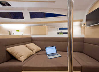 Alquilar velero en Marina Kastela - Elan Impression 35