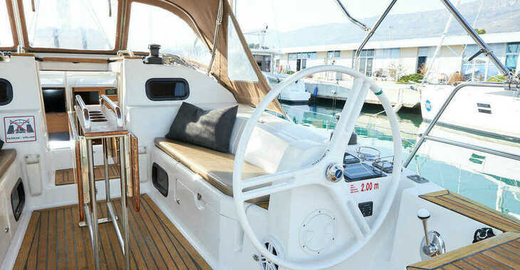 Chartern Sie segelboot in Marina Kastela - Elan Impression 40