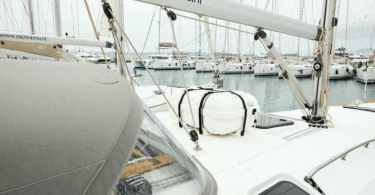 Chartern Sie segelboot in Marina Kastela - Elan Impression 45