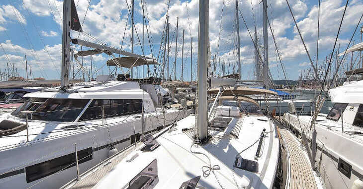 Rent a sailboat in Kornati Marina - Bavaria Cruiser 51