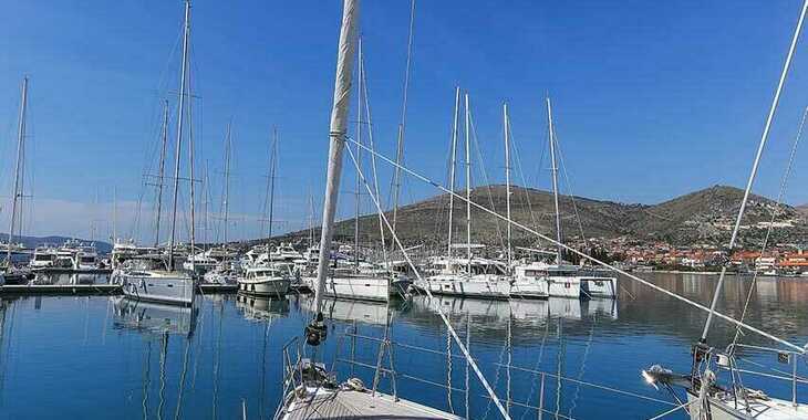Rent a sailboat in SCT Marina Trogir - Bavaria Cruiser 51