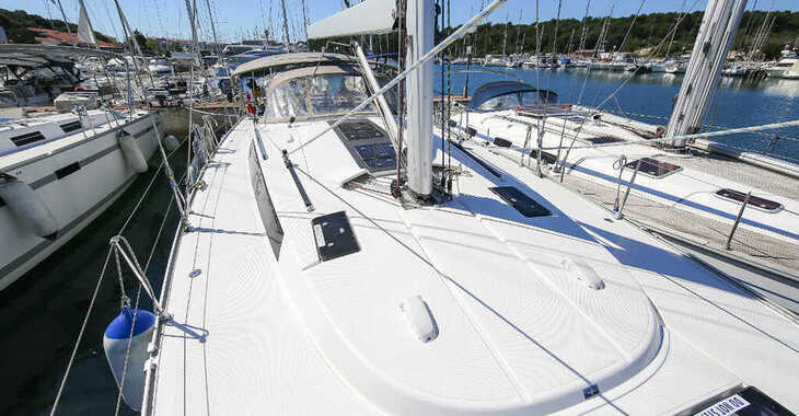 Rent a sailboat in Veruda Marina - Bavaria Cruiser 56 - 5 + 1 cab.
