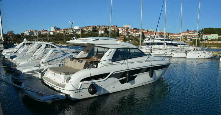 Rent a yacht in Veruda - Bavaria S45 HT
