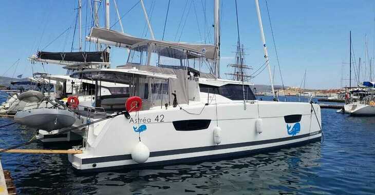 Rent a catamaran in Lavrion Marina - Fountaine Pajot Astrea 42 - 4 + 2 cab.