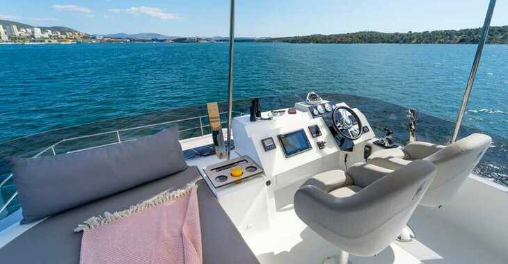 Rent a power catamaran  in Marina Mandalina - Fountaine Pajot MY 37 - 3 cab.