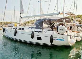 Rent a sailboat in Veruda - Hanse 458 - 3 cab.