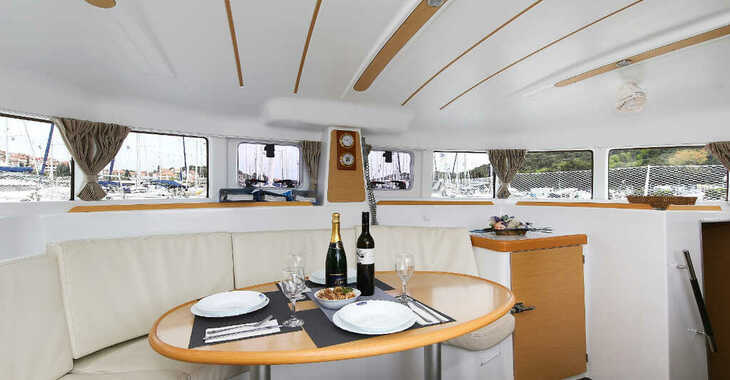 Rent a catamaran in Veruda - Lagoon 380 - 4 cab.