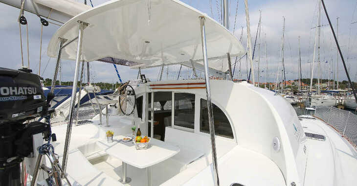 Rent a catamaran in Veruda Marina - Lagoon 380 - 4 cab.