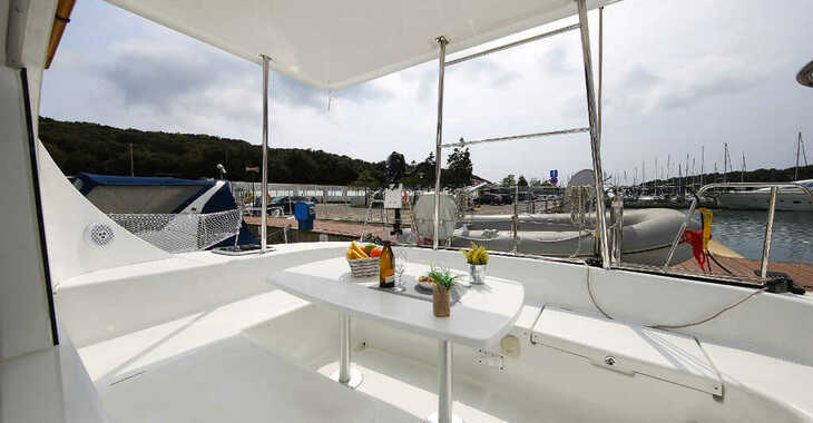 Rent a catamaran in Veruda - Lagoon 380 - 4 cab.