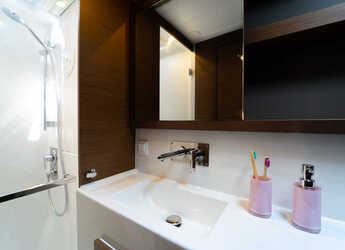 Rent a catamaran in Marina Mandalina - Lagoon 40 - 3 + 2 cab