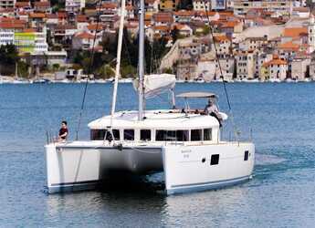 Rent a catamaran in Marina Mandalina - Lagoon 400 S2 - 4 + 2 cab.