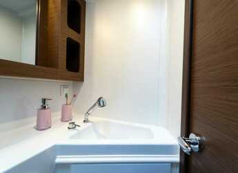 Rent a catamaran in Marina Mandalina - Lagoon 42 - 3 + 2 cab.