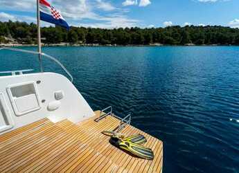 Rent a catamaran in Marina Mandalina - Lagoon 42 - 3 + 2 cab.