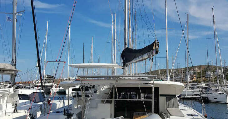 Rent a catamaran in Lavrion Marina - Lagoon 42 - 4 + 2 cab.