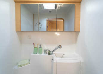 Rent a catamaran in Marina Mandalina - Lagoon 421 - 4 + 1 cab.