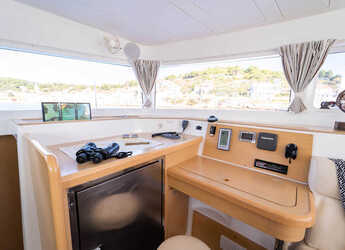 Rent a catamaran in Marina Mandalina - Lagoon 421 - 4 + 1 cab.