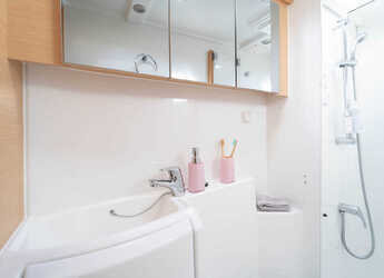 Rent a catamaran in Marina Mandalina - Lagoon 421 - 4 + 1 cab.