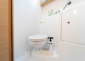 Rent a catamaran in Marina Mandalina - Lagoon 421 - 4 + 1 cab.