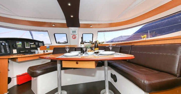 Rent a catamaran in Veruda Marina - Lipari 41 - 4 + 2 cab.