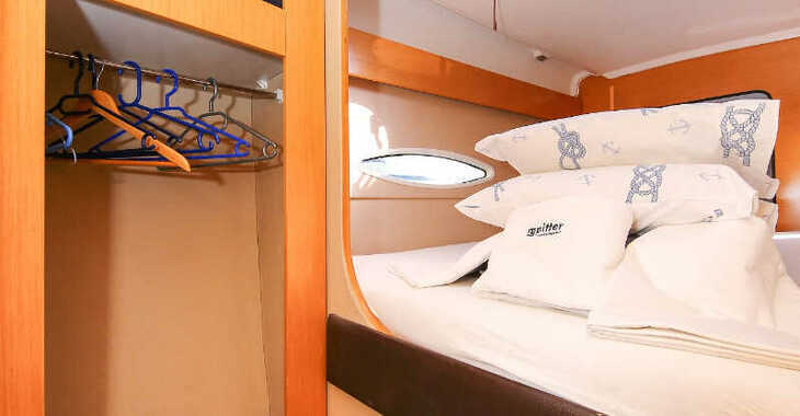 Rent a catamaran in Veruda Marina - Lipari 41 - 4 + 2 cab.