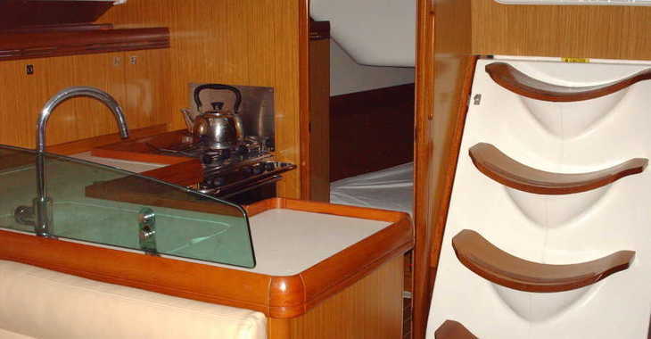 Chartern Sie segelboot in Lavrion Marina - Sun Odyssey 42i