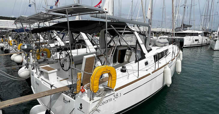 Rent a sailboat in Marina Sukosan (D-Marin Dalmacija) - Oceanis 38.1