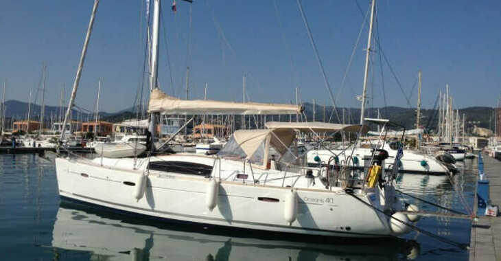 Rent a sailboat in Lefkas Marina - Oceanis 40