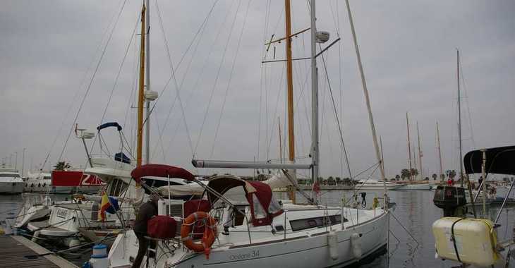 Chartern Sie segelboot in Ece Marina - Oceanis 34