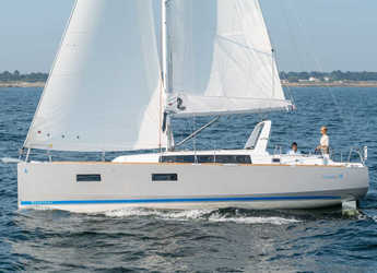 Rent a sailboat in Nidri Marine - Sunsail 38 (Classic)