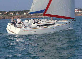 Rent a sailboat in Nidri Marine - Sunsail 38 (Classic)