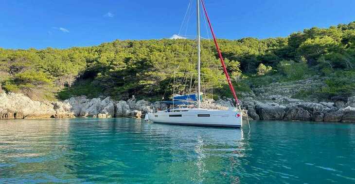Rent a sailboat in Marina di Portorosa - Sunsail 44 SO (Classic)