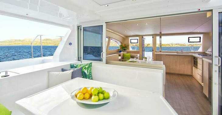 Rent a catamaran in Marina Fort Louis - Moorings 4000/3 (Club)