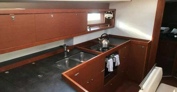 Rent a sailboat in Puerto Deportivo Radazul - Oceanis 45