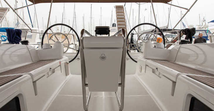 Rent a sailboat in Alimos Marina - Sun Odyssey 439