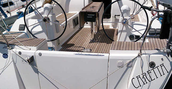 Rent a sailboat in Veruda Marina - Dufour 375