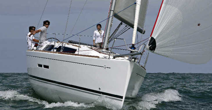 Rent a sailboat in Veruda Marina - Dufour 375