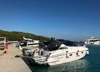 Rent a motorboat in Zadar Marina - Elan Power 30