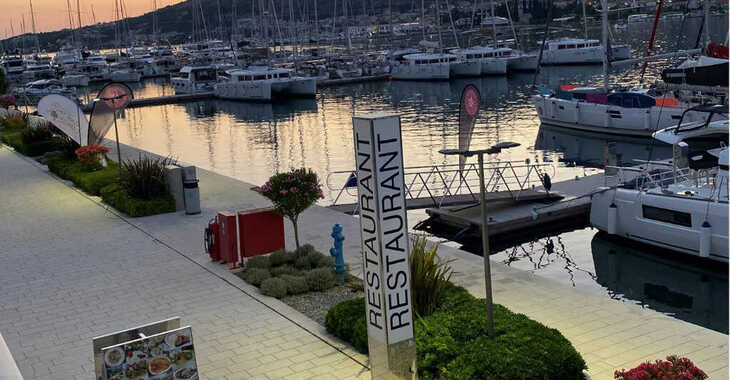 Rent a motorboat in SCT Marina Trogir - Grandezza 25S