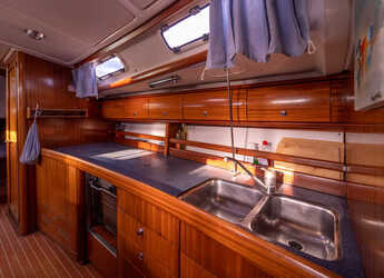 Rent a sailboat in Kavala - Marina Perigialiou - Bavaria 44