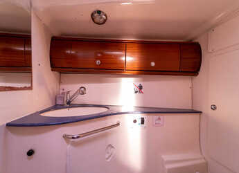 Rent a sailboat in Kavala - Marina Perigialiou - Bavaria 44