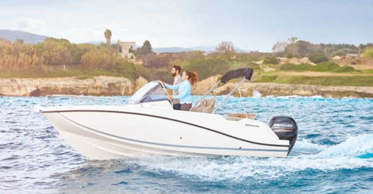 Rent a motorboat in Port Mahon - Quicksilver 605 Sundeck