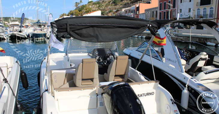 Rent a motorboat in Port Mahon - Quicksilver 605 Sundeck